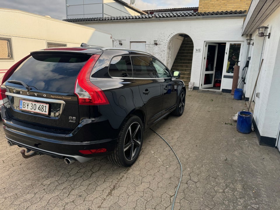 Volvo XC60 2,4 D5 215 R-Design aut. AWD 5d