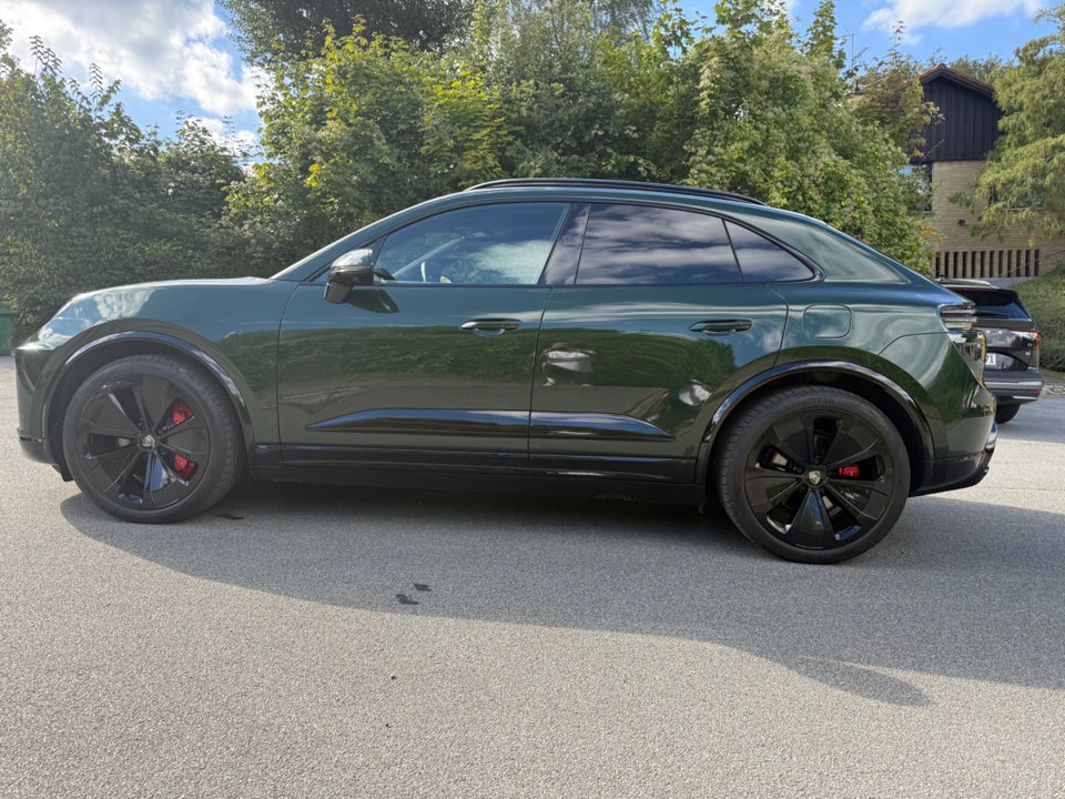 Porsche Macan Turbo 5d