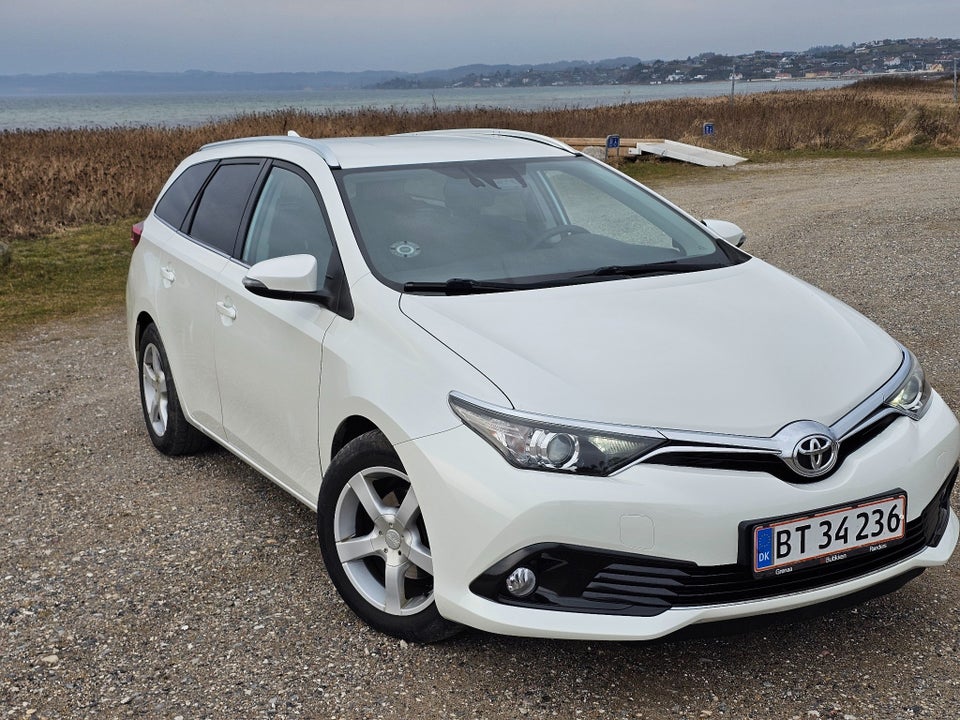 Toyota Auris 1,6 D-4D T4 Touring Sports 5d