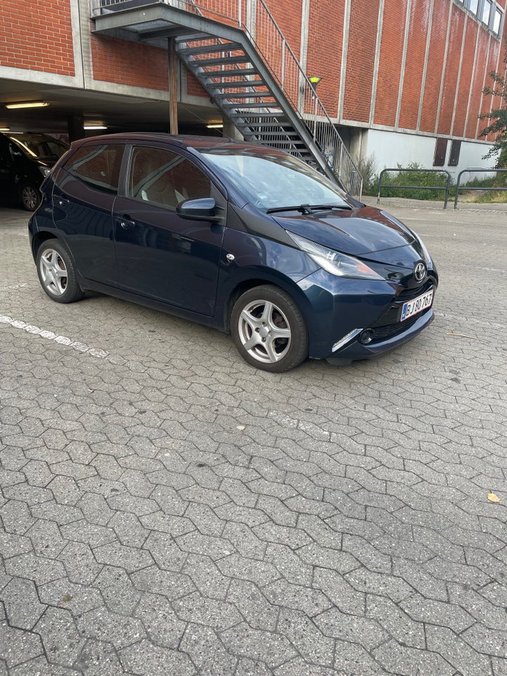 Toyota Aygo 1,0 VVT-i x-press x-shift 5d