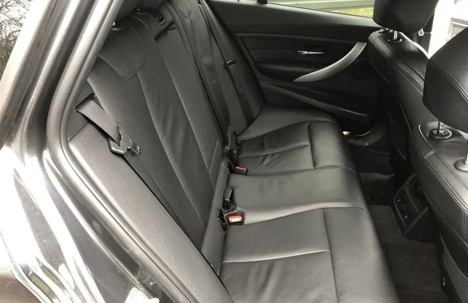 BMW 320d 2,0 Touring aut. 5d