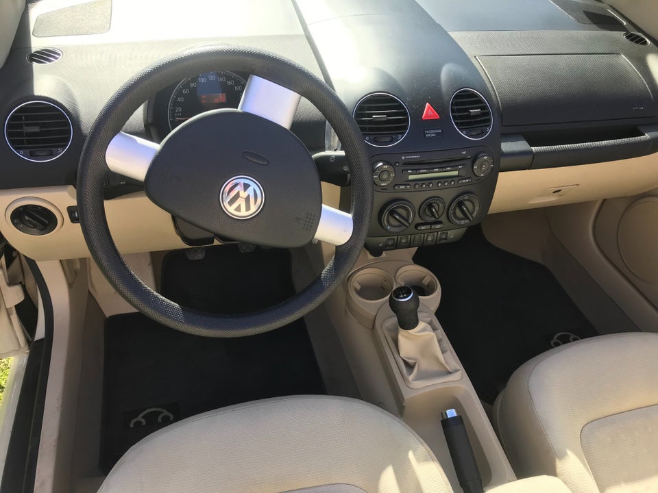 VW New Beetle 1,6 Trendline Cabriolet 2d