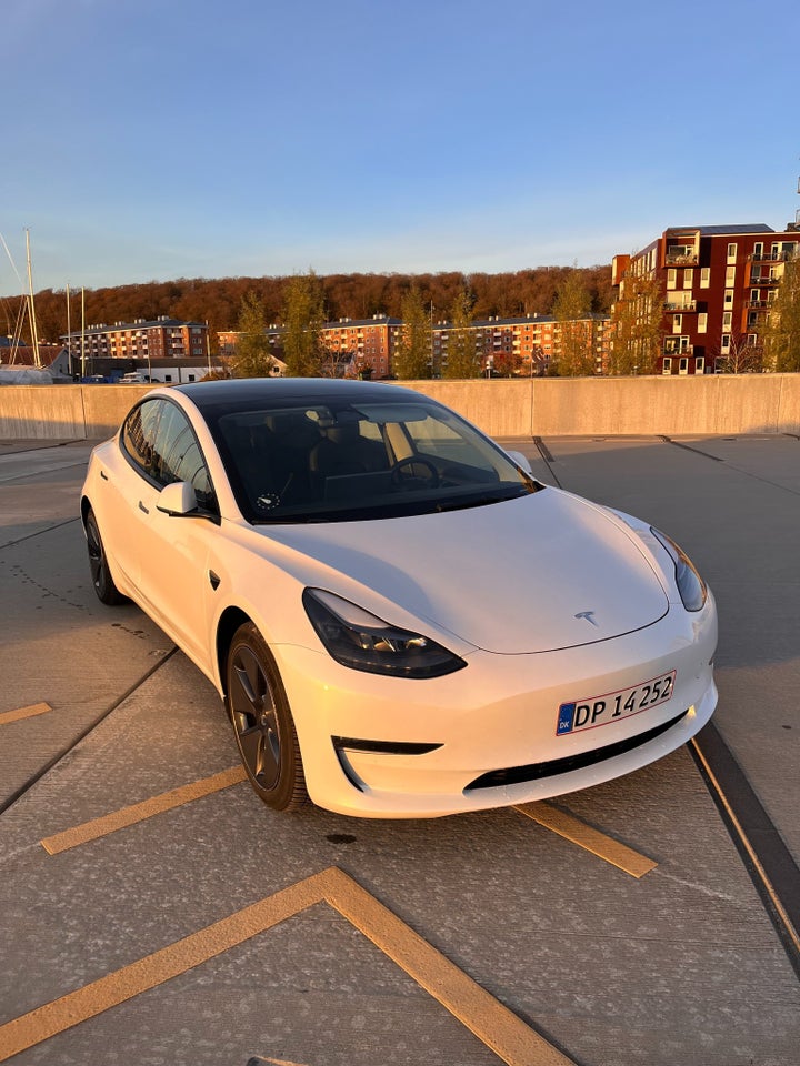 Tesla Model 3 Long Range AWD 4d