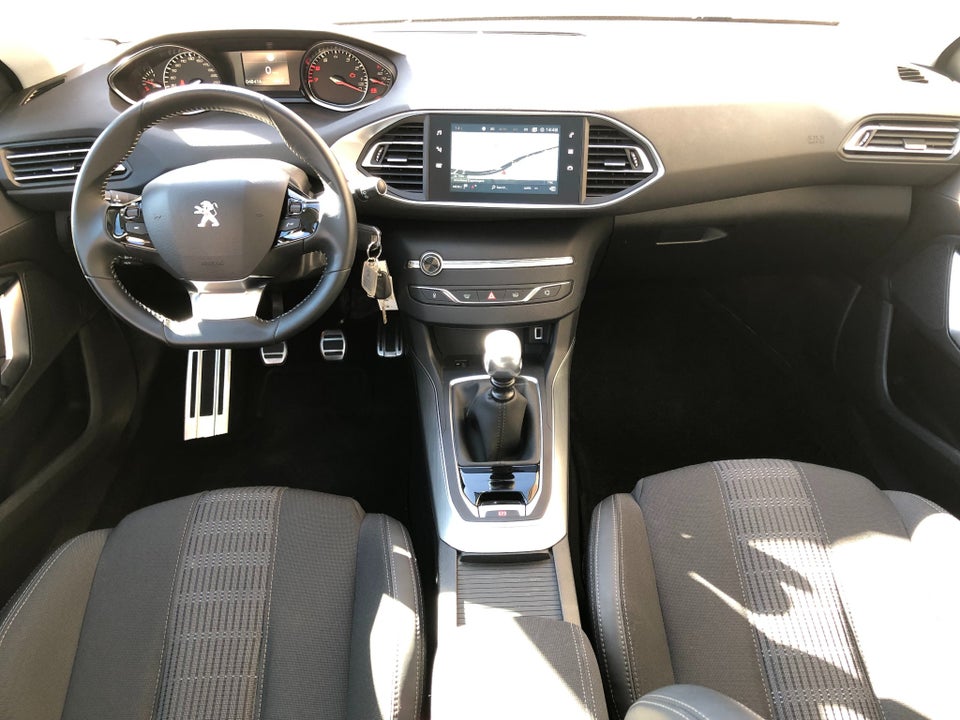 Peugeot 308 1,2 e-THP 130 Allure Sky SW 5d