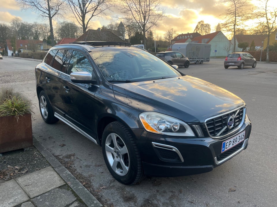 Volvo XC60 2,4 D5 215 R-Design aut. AWD 5d