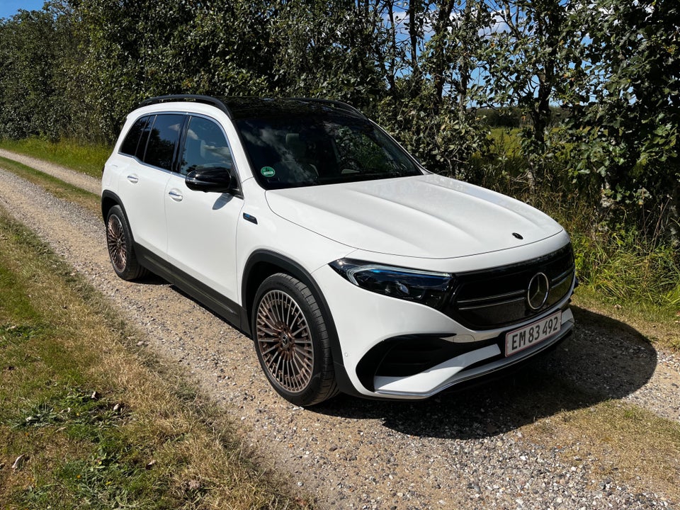 Mercedes EQB250 AMG Line 5d