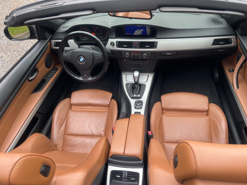 BMW 330d 3,0 Cabriolet aut. 2d