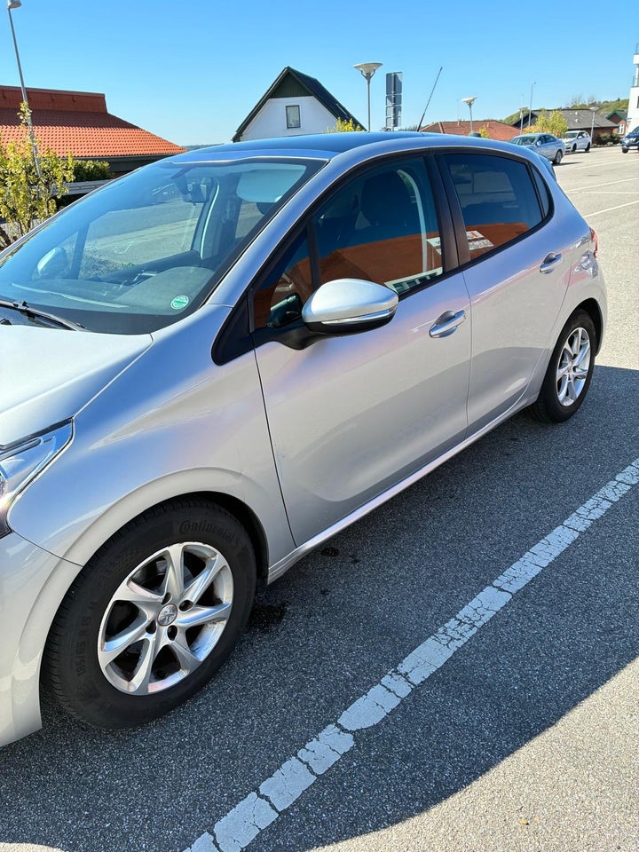 Peugeot 208 1,6 BlueHDi 100 More+ 5d