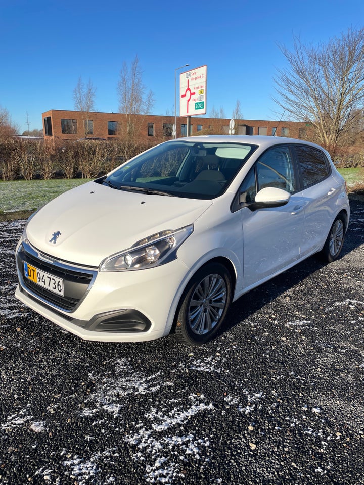 Peugeot 208 1,2 VTi 82 Allure Van 5d