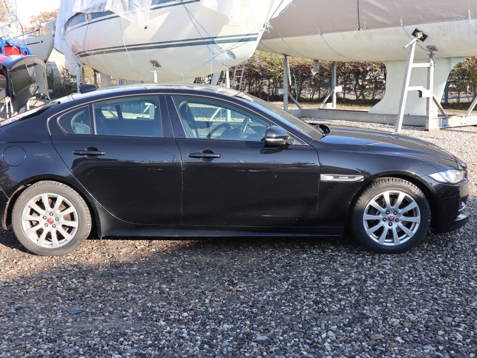 Jaguar XE 2,0 D180 R-Sport 4d