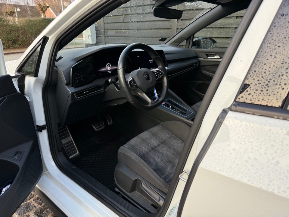 VW Golf VIII 1,4 GTE DSG 5d