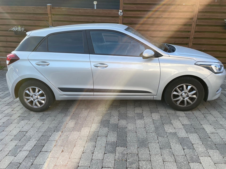 Hyundai i20 1,25 GO EM 5d