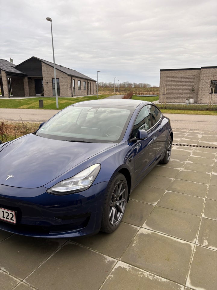 Tesla Model 3 Standard Range+ RWD 4d