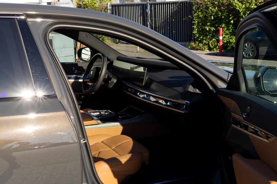 BMW i7 eDrive50 M-Sport 4d