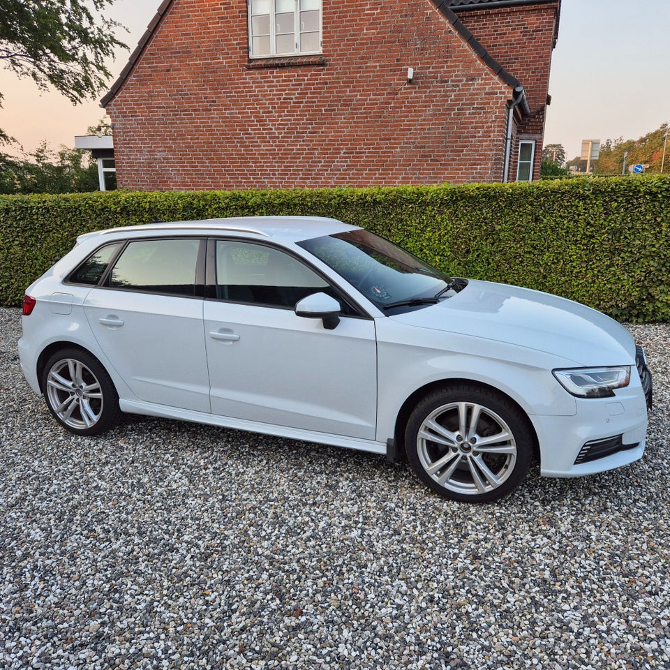 Audi A3 40 TFSi e Sportback S-tr. 5d