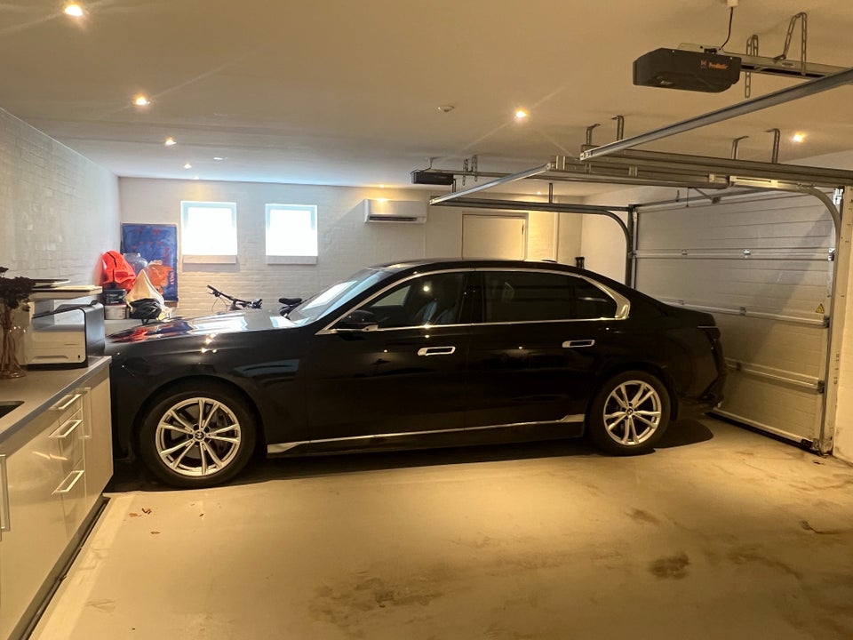 BMW i7 xDrive60 M-Sport 4d