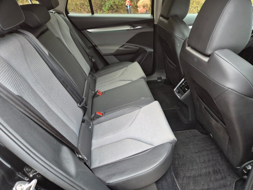 Skoda Enyaq 80 iV Plus Loft 5d