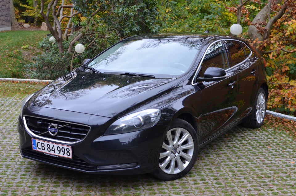 Volvo V40 1,6 D2 115 Momentum aut. 5d