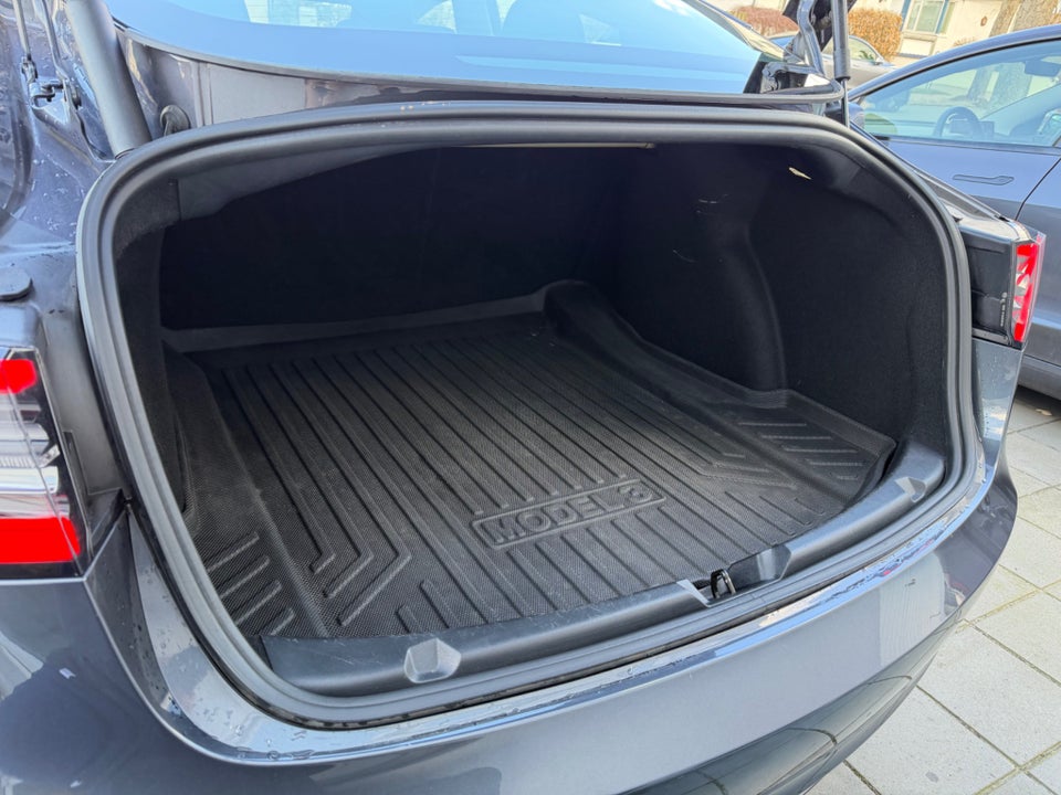 Tesla Model 3 Standard Range+ RWD 4d