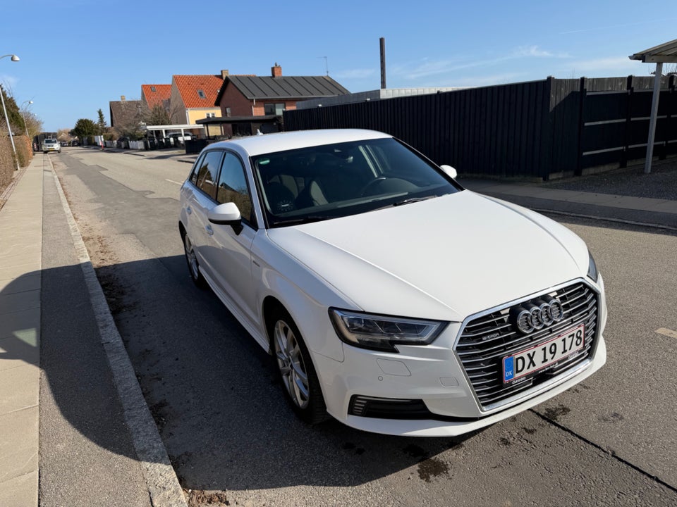 Audi A3 1,4 e-tron S-line Sportback S-tr. 5d