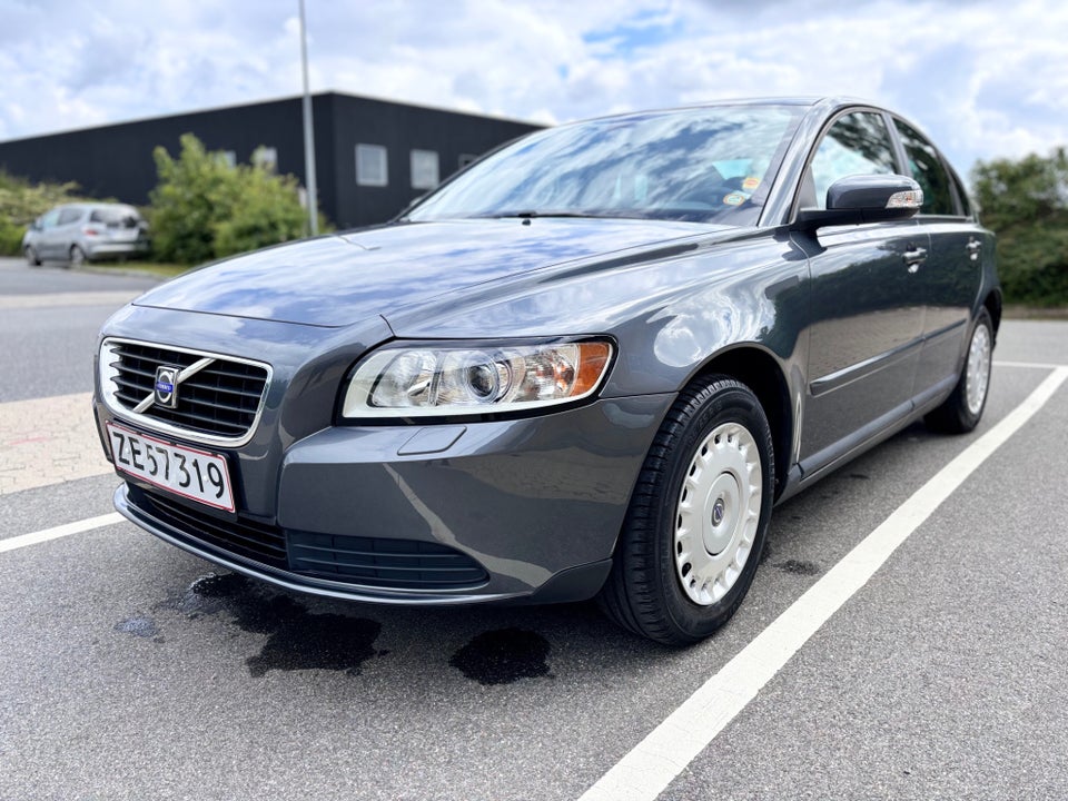 Volvo S40 1,6 Momentum 4d