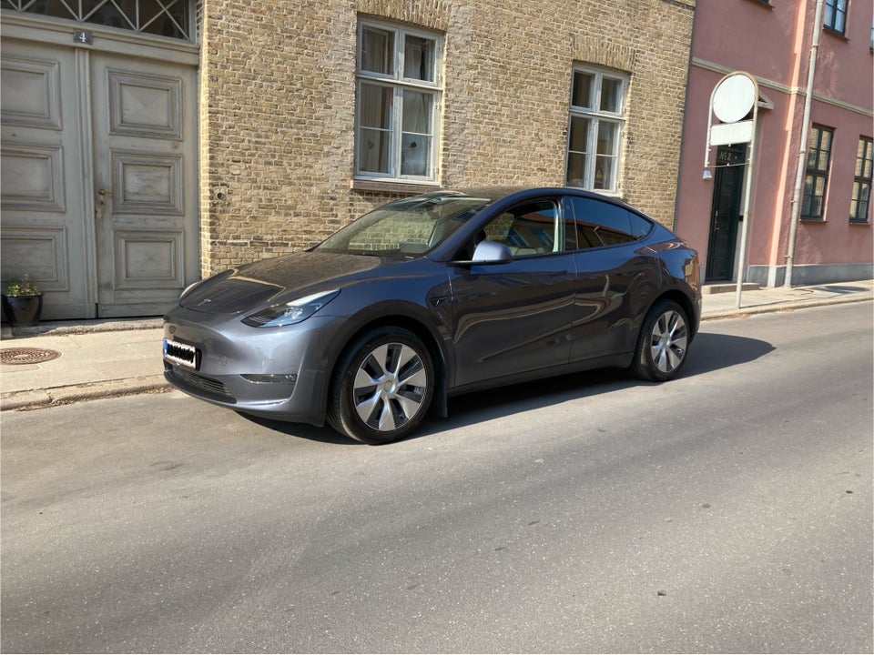 Tesla Model Y Long Range AWD 5d