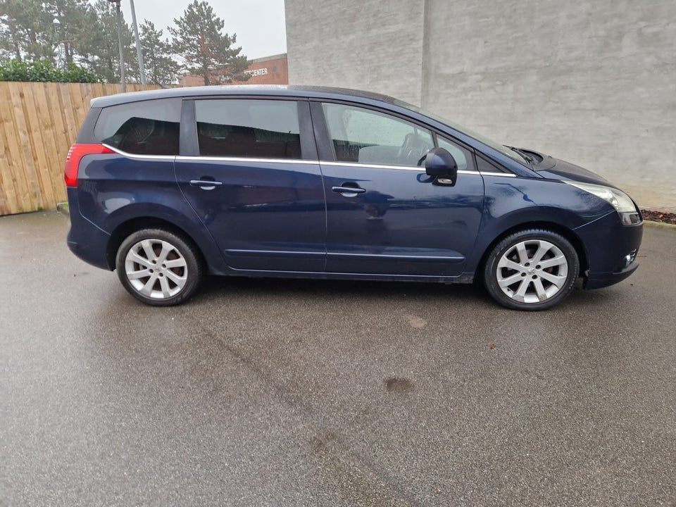 Peugeot 5008 1,6 HDi 112 Premium ESG 5d