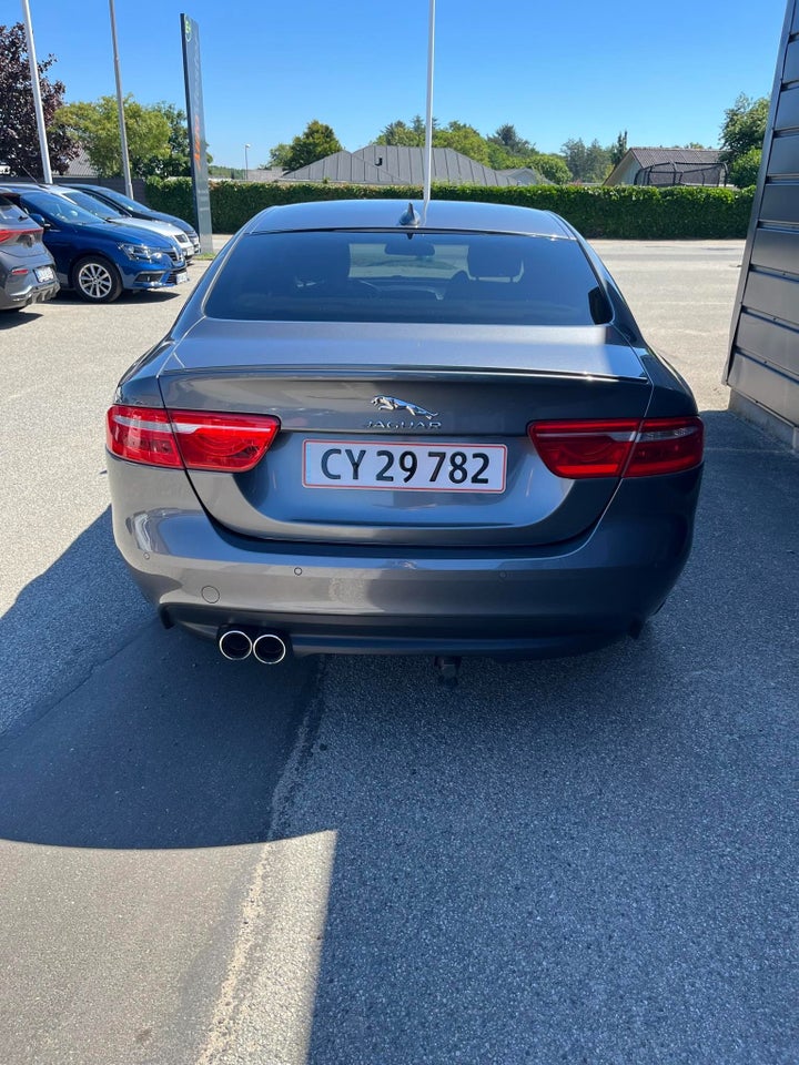 Jaguar XE 2,0 D180 R-Sport aut. 4d