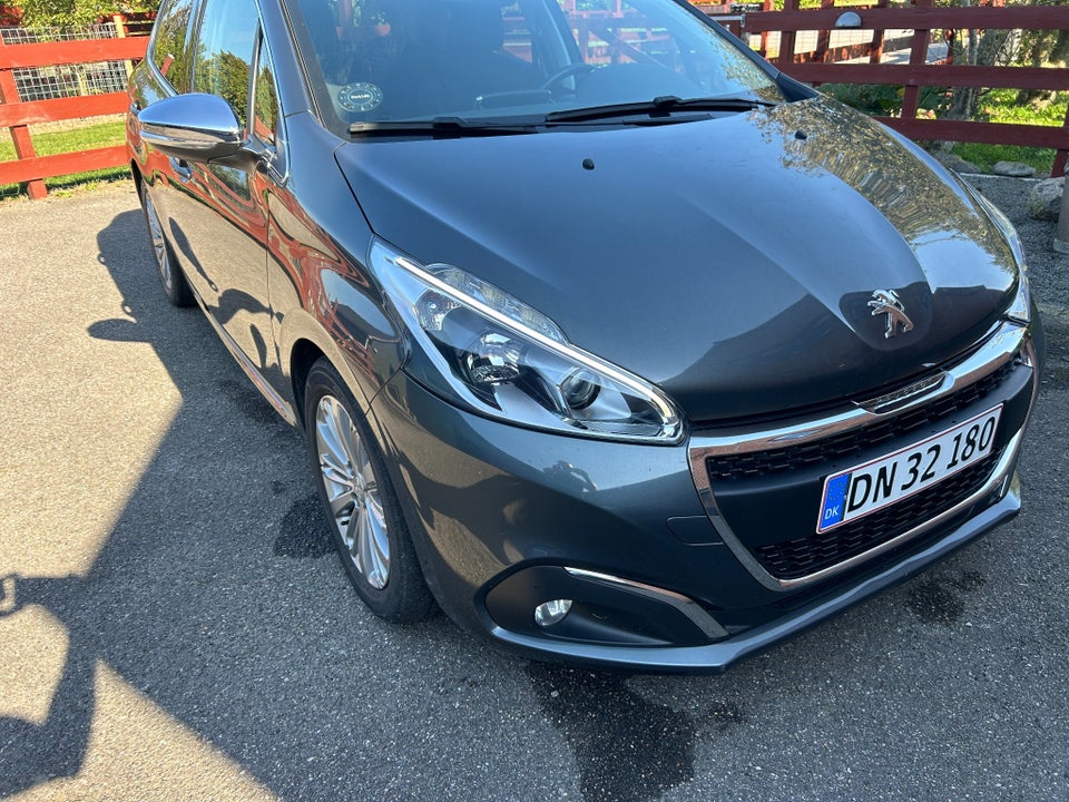 Peugeot 208 1,6 BlueHDi 100 Desire Sky 5d