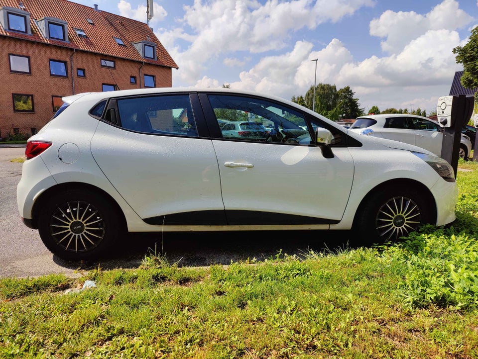 Renault Clio IV 1,2 16V Authentique 5d