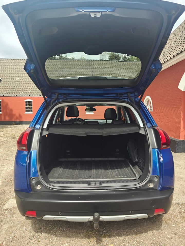 Peugeot 2008 1,2 PureTech 130 Allure Sky 5d