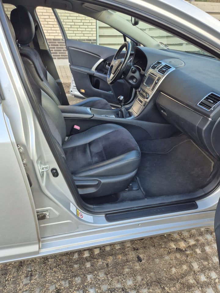 Toyota Avensis 2,0 D-4D T2 Premium stc. 5d