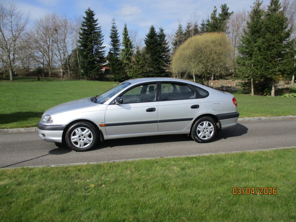Toyota Avensis 1,8 VVT-i Terra 5d