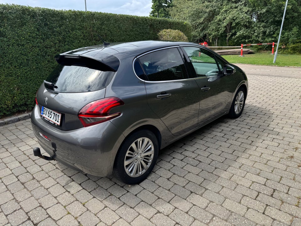 Peugeot 208 1,6 BlueHDi 100 Allure Sky 5d