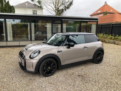 MINI Cooper SE  Essential 3d