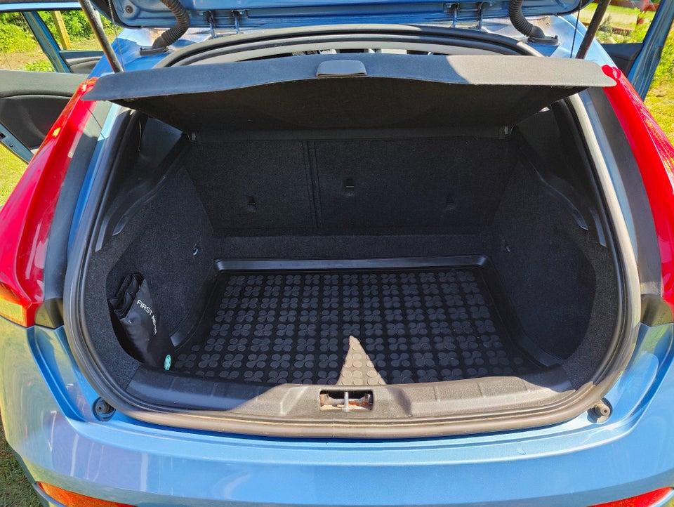 Volvo V40 2,0 D2 120 Momentum Eco 5d