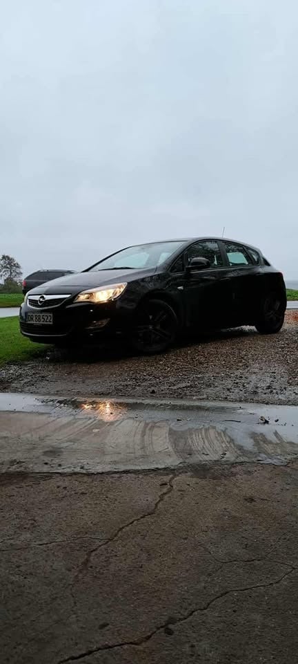 Opel Astra 1,4 T 140 Sport 5d