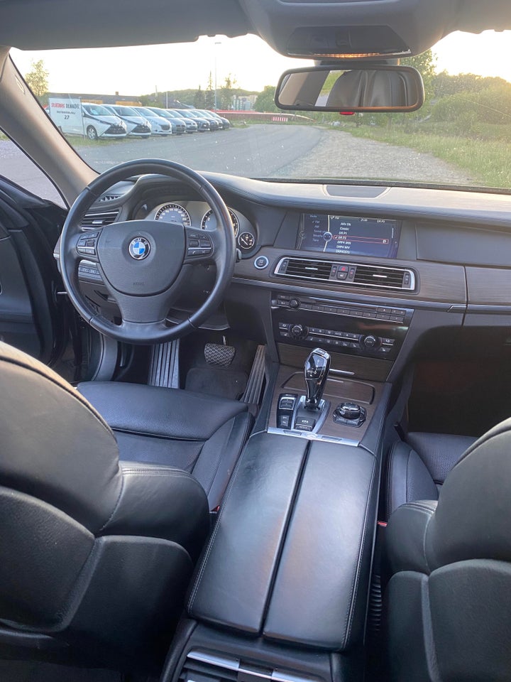 BMW 750i 4,4 xDrive Steptr. 4d