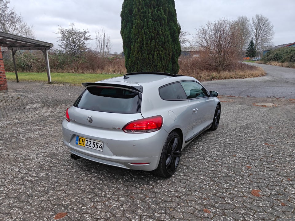 VW Scirocco 2,0 TSi 210 Sport DSG Van 3d