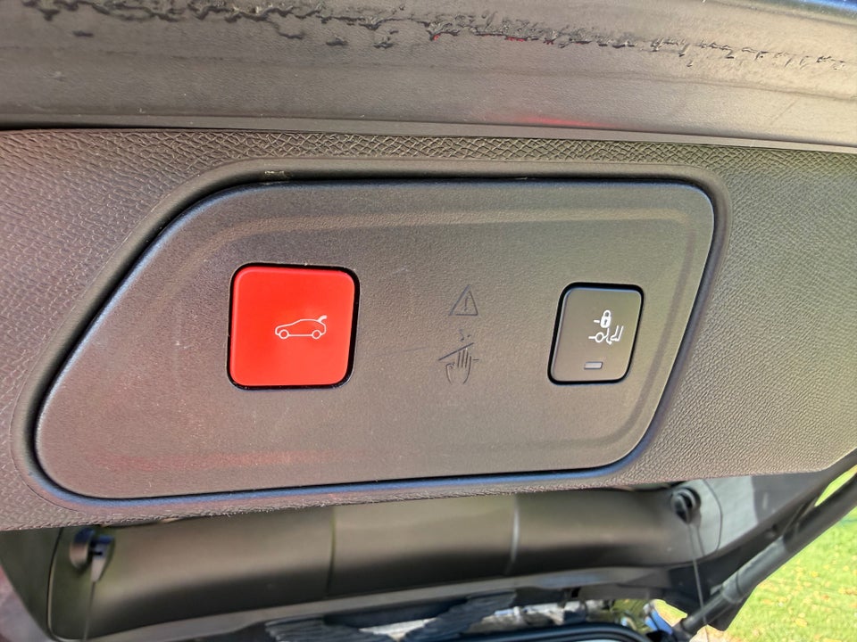 Peugeot 3008 1,6 Hybrid First Selection EAT8 5d