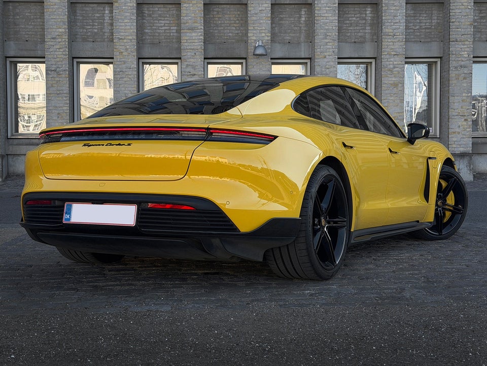 Porsche Taycan Turbo S Performance+ 4d