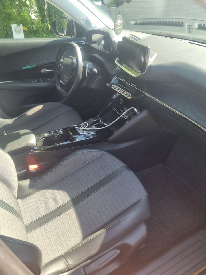 Peugeot 2008 1,2 PureTech 130 Platin Sport EAT8 5d