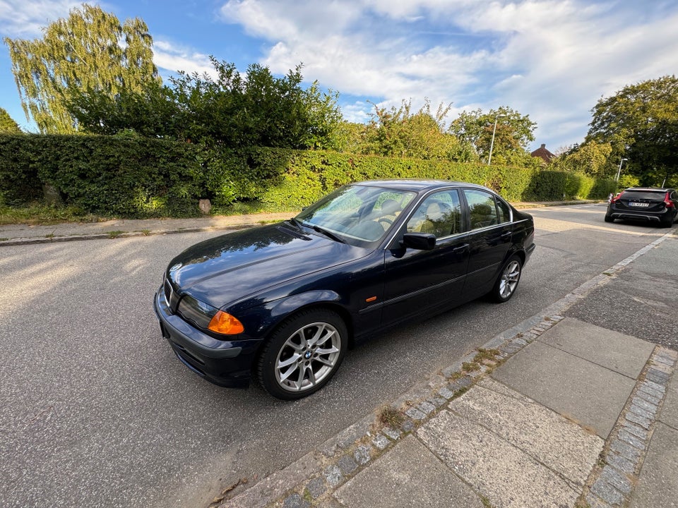 BMW 320i 2,0  4d