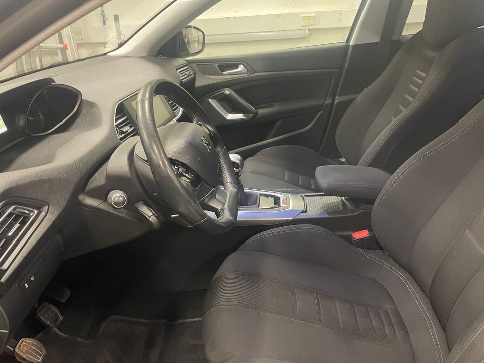 Peugeot 308 1,2 e-THP 130 Active SW 5d