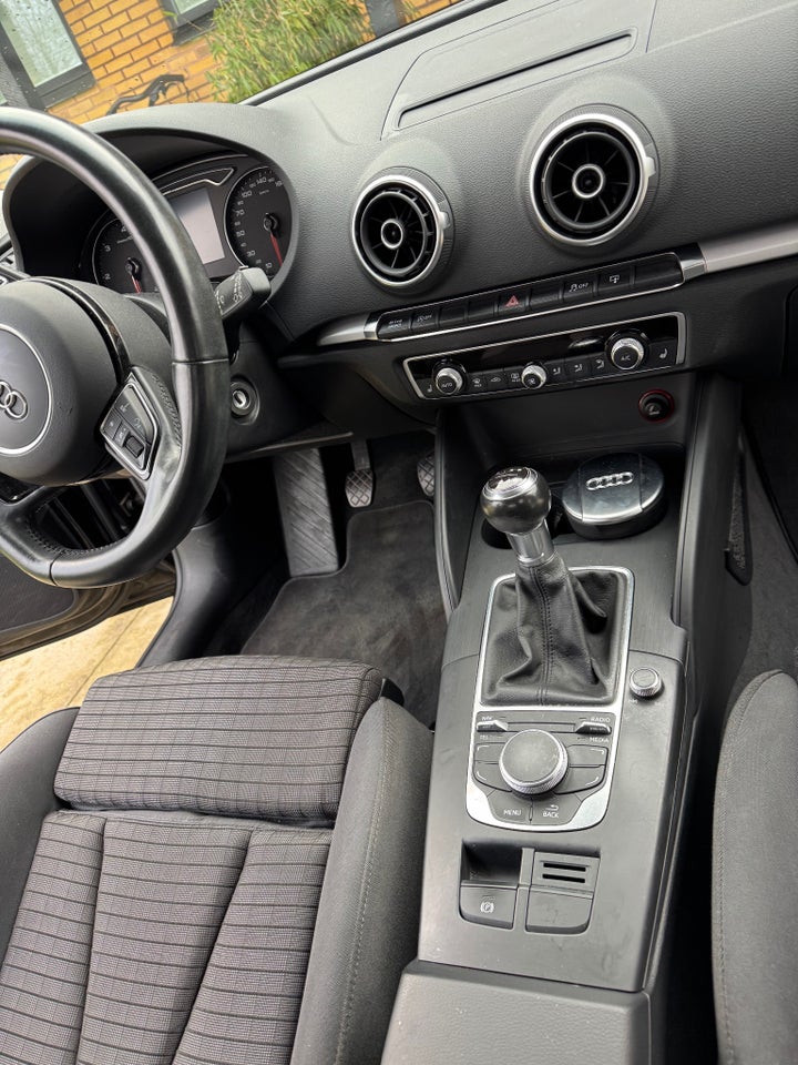 Audi A3 2,0 TDi 150 Ambiente Sportback 5d