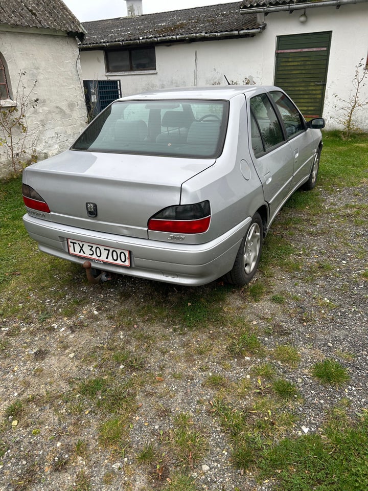 Peugeot 306 1,8 Montana 4d