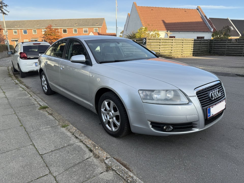 Audi A6 2,4 V6 4d