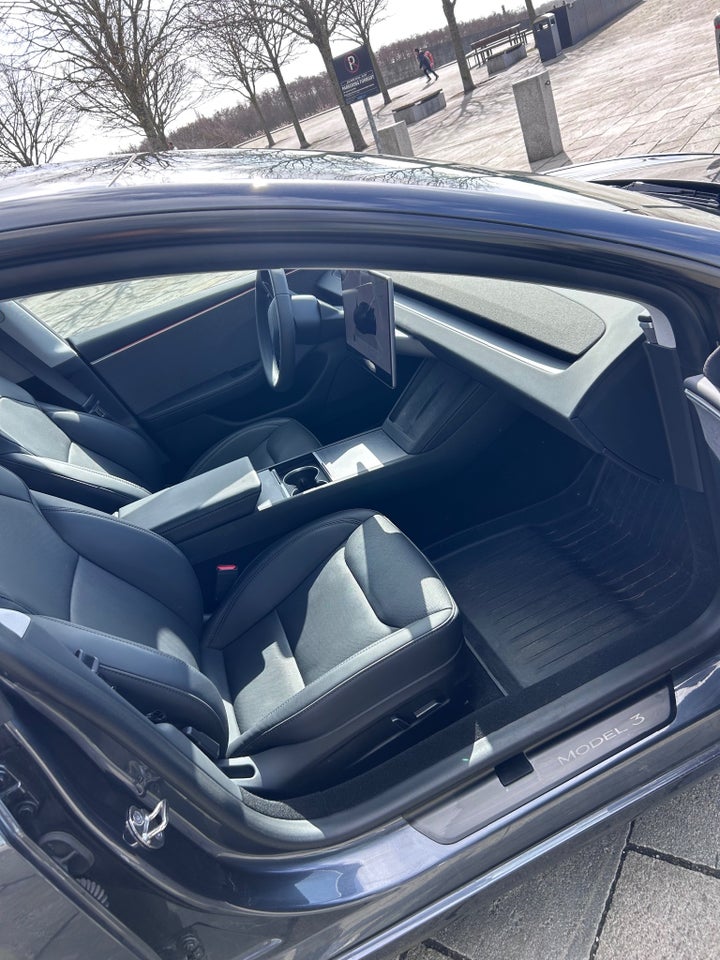 Tesla Model 3 RWD 4d