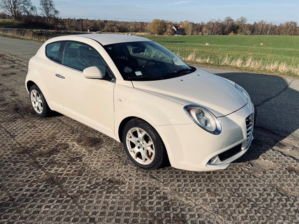 Alfa Romeo MiTo 1,4 TB 155 Distinctive 3d