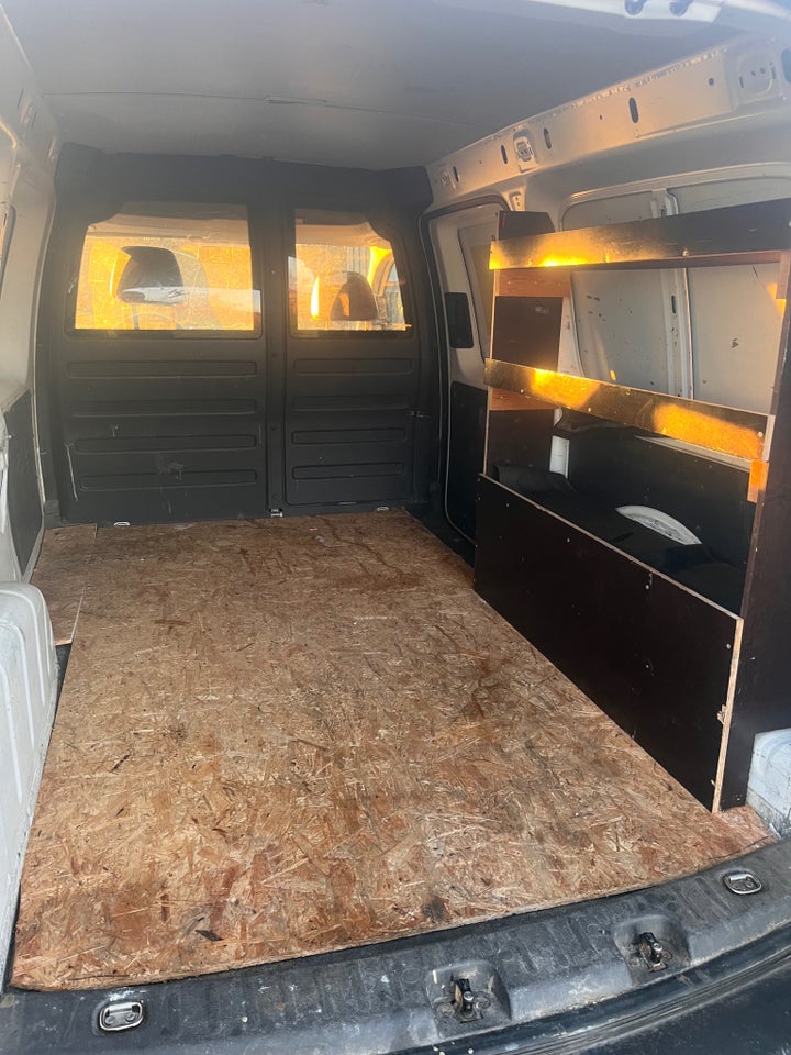 VW Caddy Maxi 1,6 TDi 102 DSG BMT Van 4d